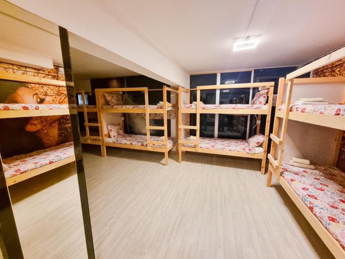 Unique City Hostel 100 Meters From Beach Lárnaka Eksteriør bilde
